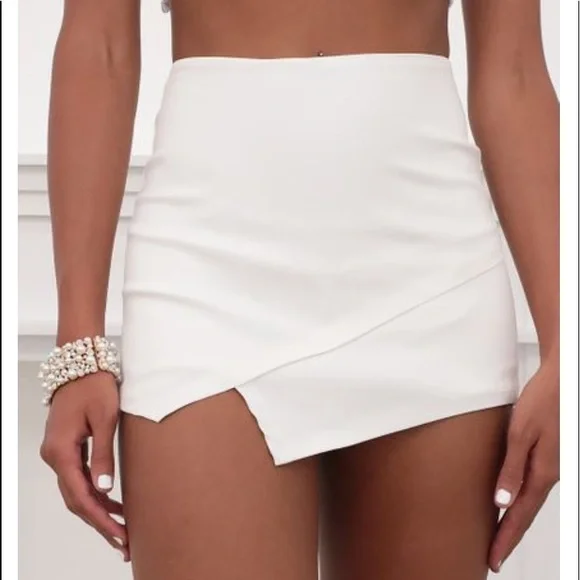 Women’s Solid White Asymmetrical Skort Forever 21 Size M - Picture 4 of 13